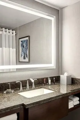 Oda, 1 En Büyük (King) Boy Yatak (Mobility/Hearing Accessible, Tub)