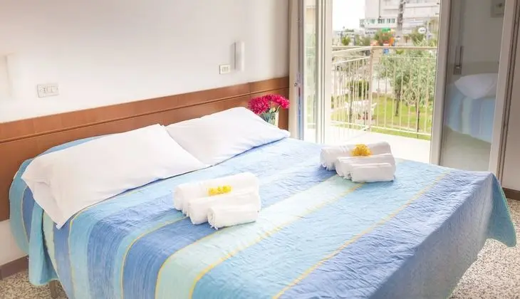 Tek Büyük veya İki Ayrı Yataklı Oda, Deniz Manzaralı