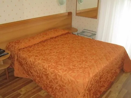 Classic Tek Büyük Yataklı Oda