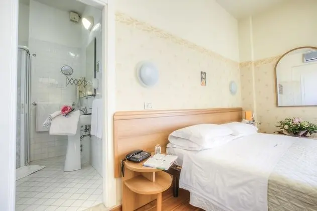 Classic Tek Büyük Yataklı Oda