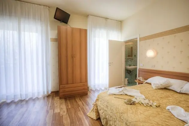 Classic Tek Büyük Yataklı Oda