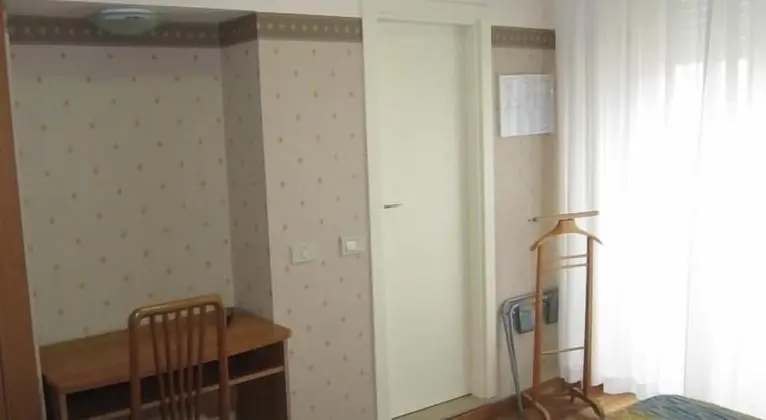 Classic Tek Büyük Yataklı Oda