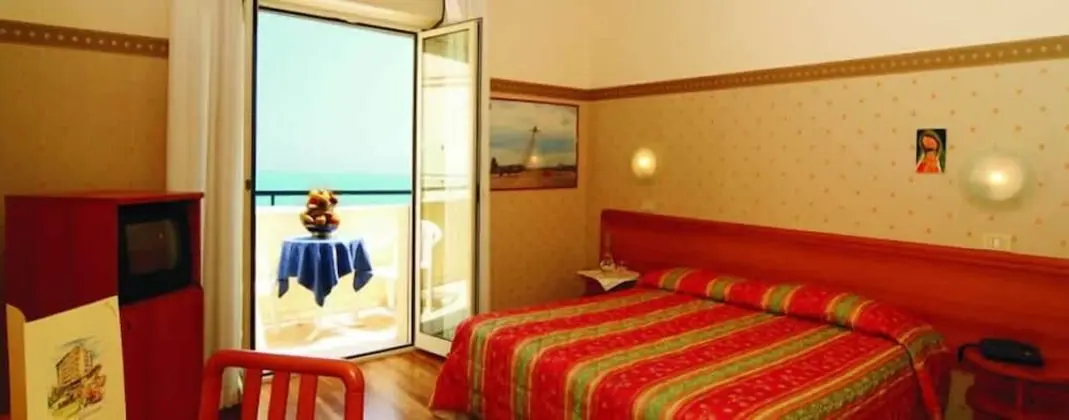 Üç Kişilik Oda, Deniz Manzaralı