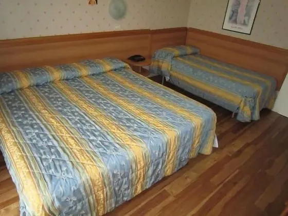 Üç Kişilik Oda, Deniz Manzaralı