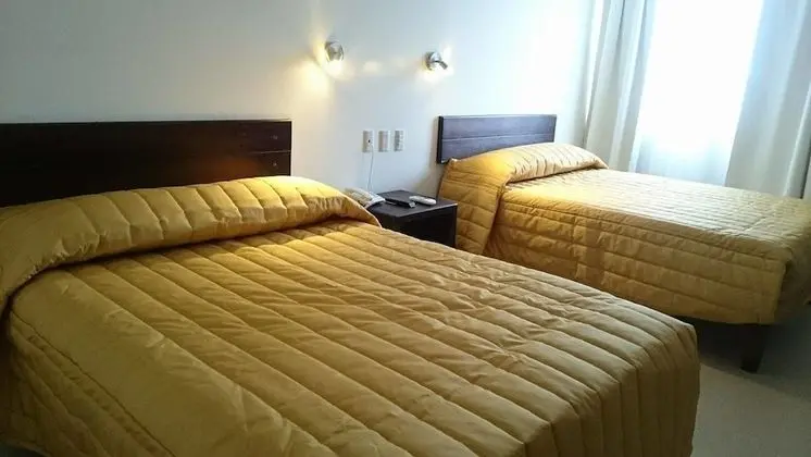 Tek Büyük Yataklı Oda, 2 Çift Kişilik Yatak