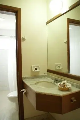 Tek Büyük Yataklı Oda, 2 Çift Kişilik Yatak