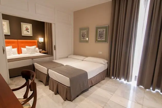 Junior Room (2 adults and 2 children)