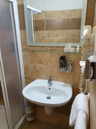 Üç Kişilik Oda