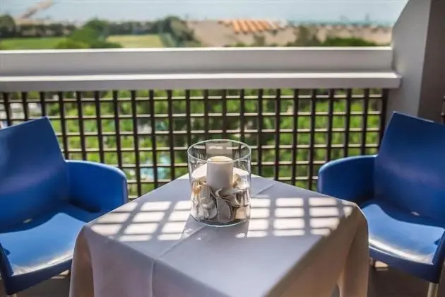 Superior Üç Kişilik Oda, Kısmi Deniz Manzaralı