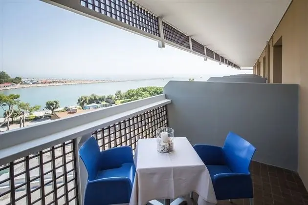 Superior Üç Kişilik Oda, Kısmi Deniz Manzaralı