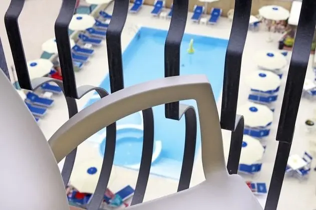 Comfort Tek Büyük veya İki Ayrı Yataklı Oda