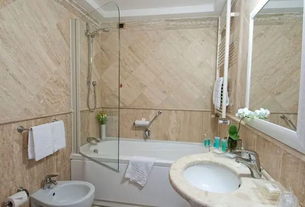Deluxe Tek Büyük veya İki Ayrı Yataklı Oda