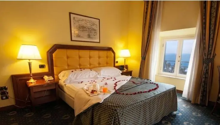 Tek Büyük veya İki Ayrı Yataklı Oda, Deniz Manzaralı