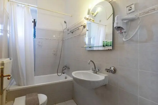 Üç Kişilik Oda