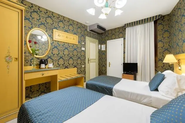 Superior Tek Büyük veya İki Ayrı Yataklı Oda