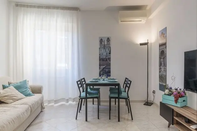 Odada yemek servisi