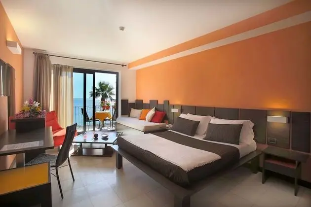 Junior Süit, Balkon (4 pax)