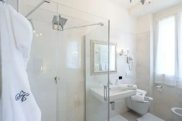 Superior Tek Büyük veya İki Ayrı Yataklı Oda