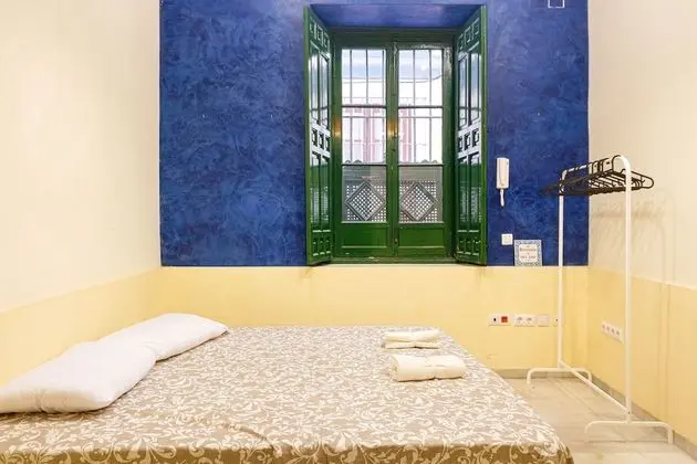 Tek Büyük Yataklı Oda, Ortak Banyo