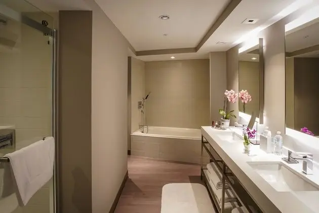 Oda, 2 Çift Kişilik Yatak, Okyanus Manzaralı (Mobility Accessible, Roll-In Shower)