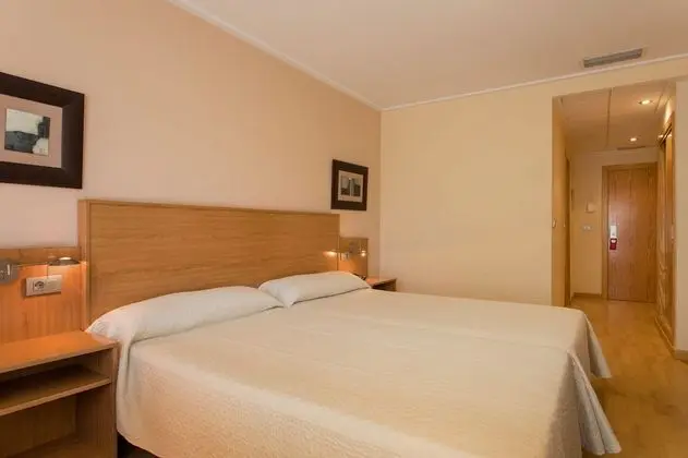 Büyük Yataklı Tek Kişilik Oda