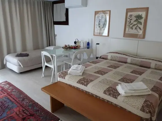 Üç Kişilik Oda, Özel Banyo, Bahçe Manzaralı