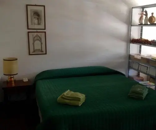 Üç Kişilik Oda, Özel Banyo, Havuz Manzaralı