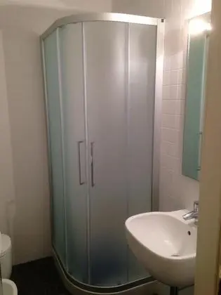Üç Kişilik Oda, Özel Banyo, Havuz Manzaralı
