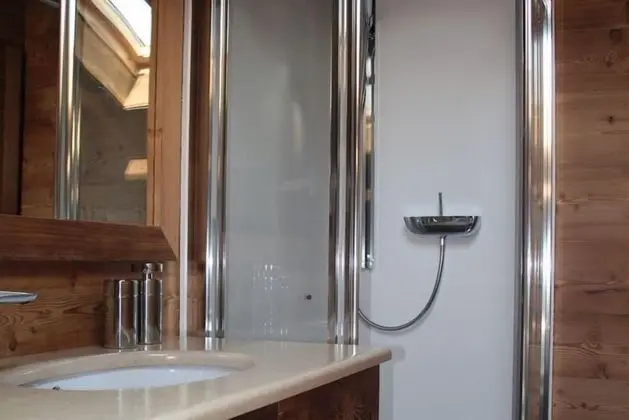 Büyük Yataklı Tek Kişilik Oda