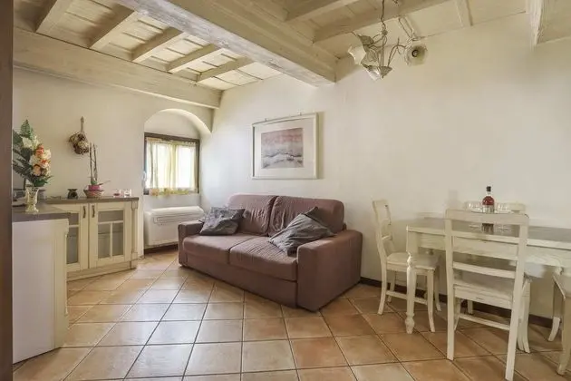 Basic Apart Daire, 1 Büyük (Queen) Boy Yatak ve Çekyat