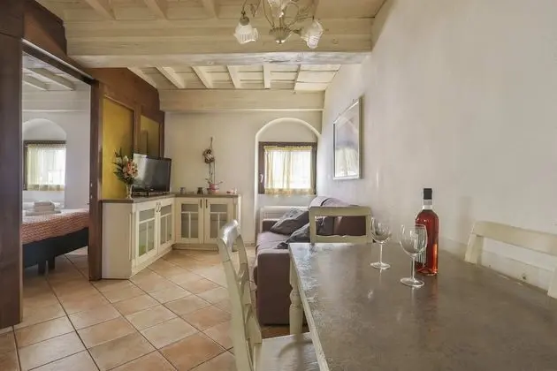 Basic Apart Daire, 1 Büyük (Queen) Boy Yatak ve Çekyat