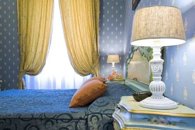 Büyük Yataklı Tek Kişilik Oda