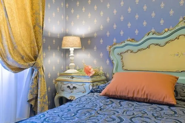 Büyük Yataklı Tek Kişilik Oda