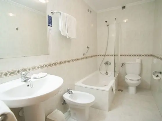 Standard Tek Büyük veya İki Ayrı Yataklı Oda, Özel Banyo