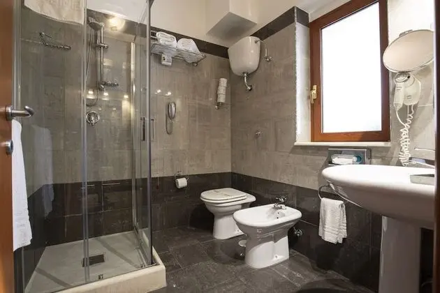 Classic Üç Kişilik Oda