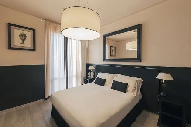 Deluxe Tek Büyük Yataklı Oda, Balkon, Bahçe Manzaralı