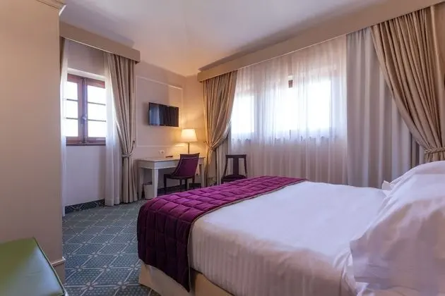 Büyük Yataklı Tek Kişilik Oda