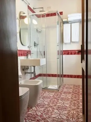 Büyük Yataklı Tek Kişilik Oda