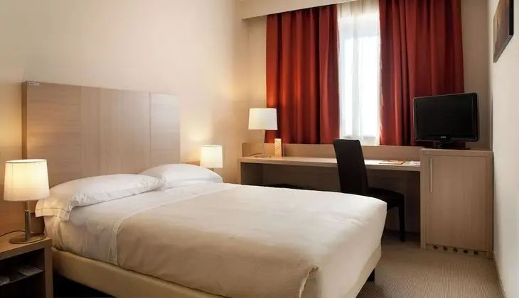 Standard Büyük Yataklı Tek Kişilik Oda