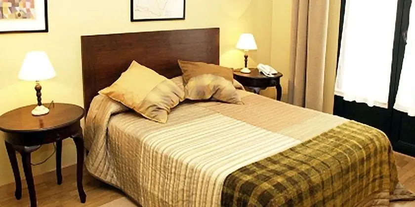 Büyük Yataklı Tek Kişilik Oda