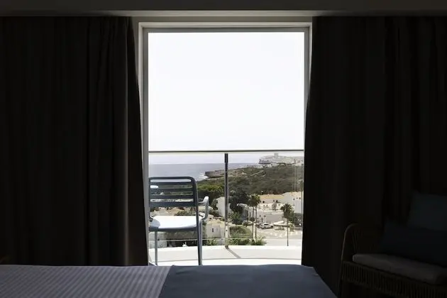 Tek Büyük Yataklı Oda, Deniz Manzaralı (2 Adults + 1 Child)