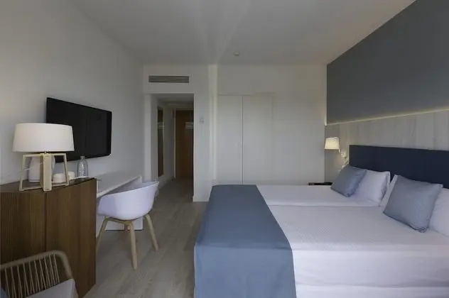 Tek Büyük Yataklı Oda, Deniz Manzaralı (2 Adults + 1 Child)