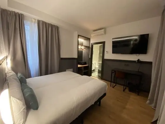 Standard Tek Büyük Yataklı Oda