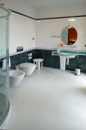 Büyük Yataklı Tek Kişilik Oda