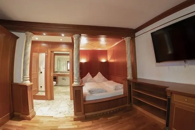 Luxury Süit, 1 Büyük (Queen) Boy Yatak ve Çekyat, Küçük Mutfak, Göl Manzaralı (Suite)