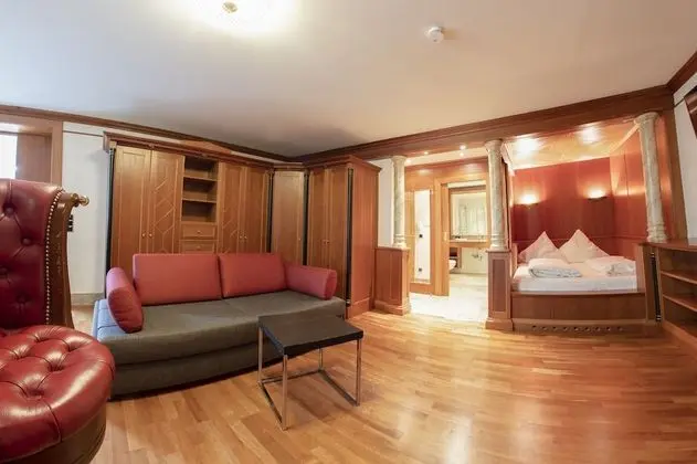 Luxury Süit, 1 Büyük (Queen) Boy Yatak ve Çekyat, Küçük Mutfak, Göl Manzaralı (Suite)