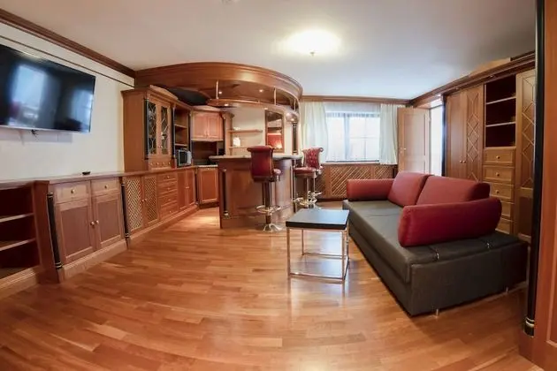 Luxury Süit, 1 Büyük (Queen) Boy Yatak ve Çekyat, Küçük Mutfak, Göl Manzaralı (Suite)