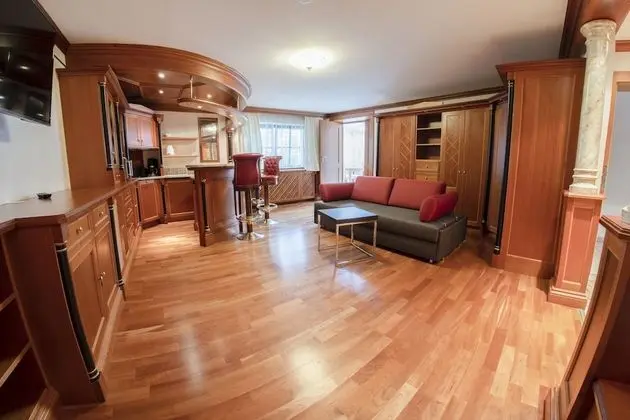 Luxury Süit, 1 Büyük (Queen) Boy Yatak ve Çekyat, Küçük Mutfak, Göl Manzaralı (Suite)