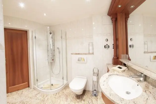 Luxury Süit, 1 Büyük (Queen) Boy Yatak ve Çekyat, Küçük Mutfak, Göl Manzaralı (Suite)
