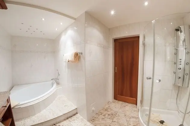 Luxury Süit, 1 Büyük (Queen) Boy Yatak ve Çekyat, Küçük Mutfak, Göl Manzaralı (Suite)